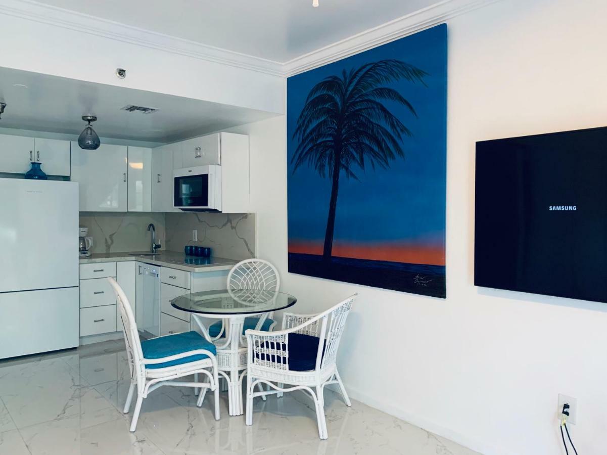 Luxury White Loft On Ocean Drive-south With A View Apartment *