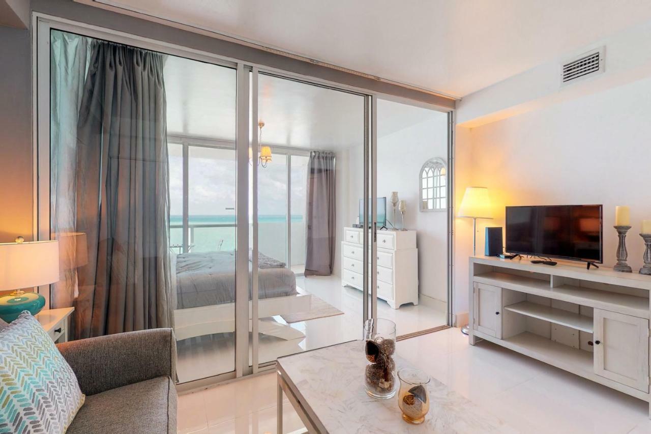 Castle Beach: Strawberry Lime Hotel Miami Beach