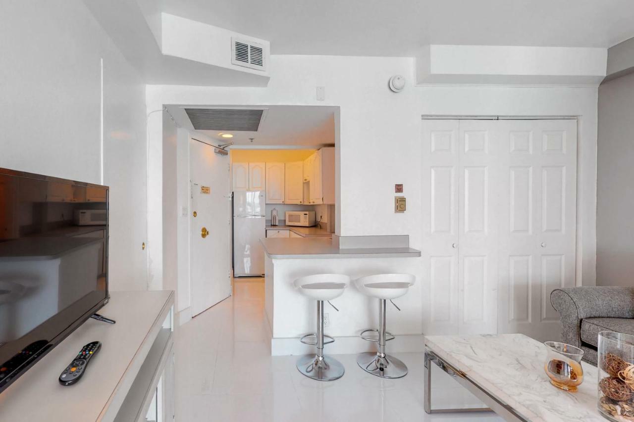 Castle Beach: Strawberry Lime Hotel Miami Beach