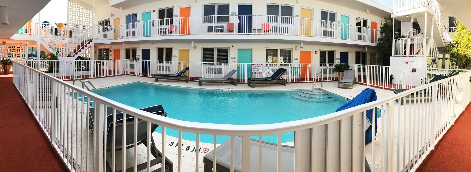 Waterside And 3*