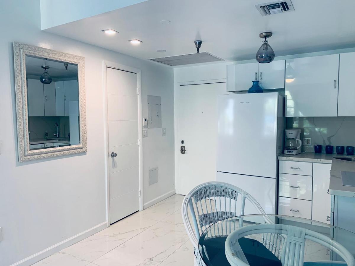 Luxury White Loft On Ocean Drive-south With A View Apartment