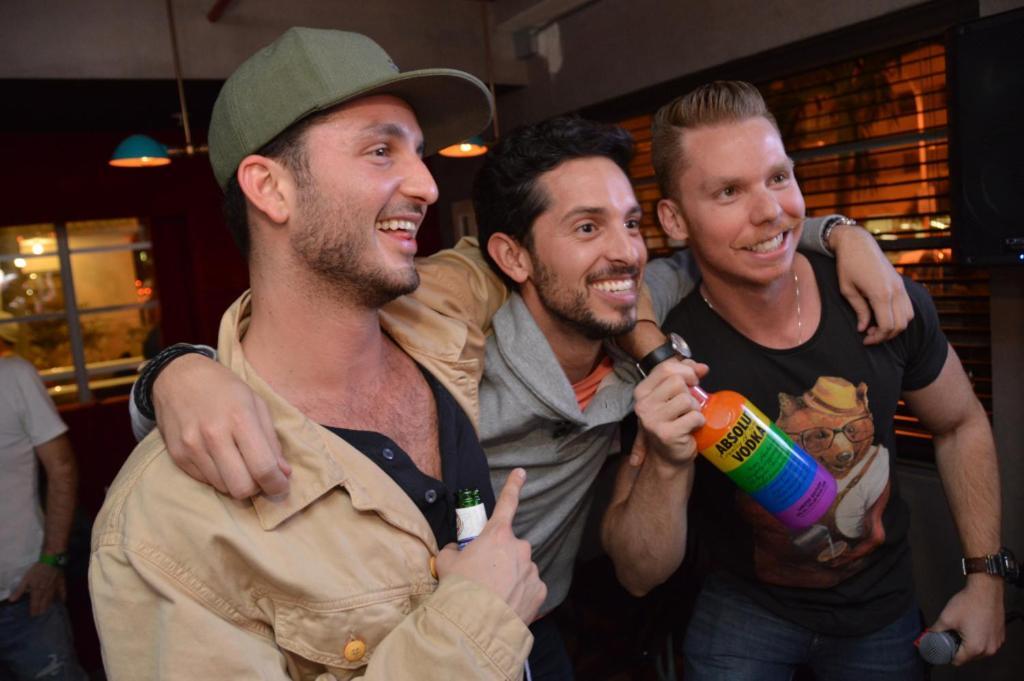 Gaythering - Gay - Adults Welcome Miami Beach