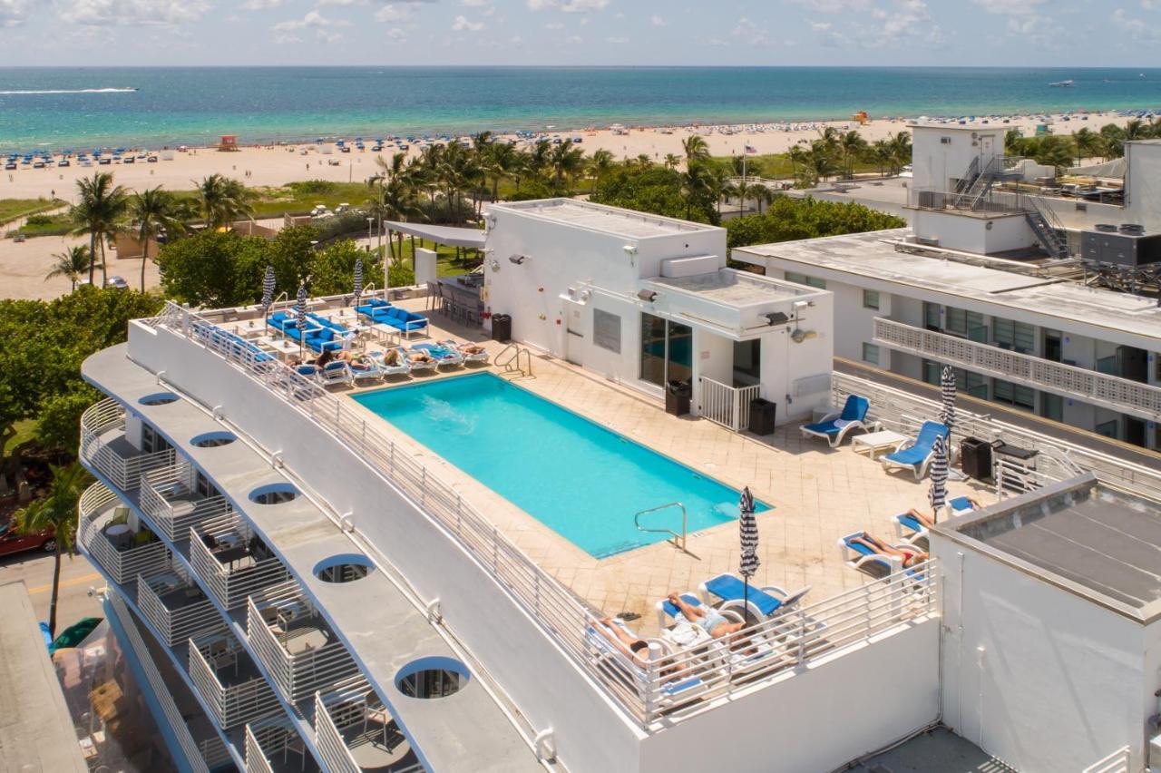 Ocean Drive With Rooftop Pool, South Beach, Miami Apartment
