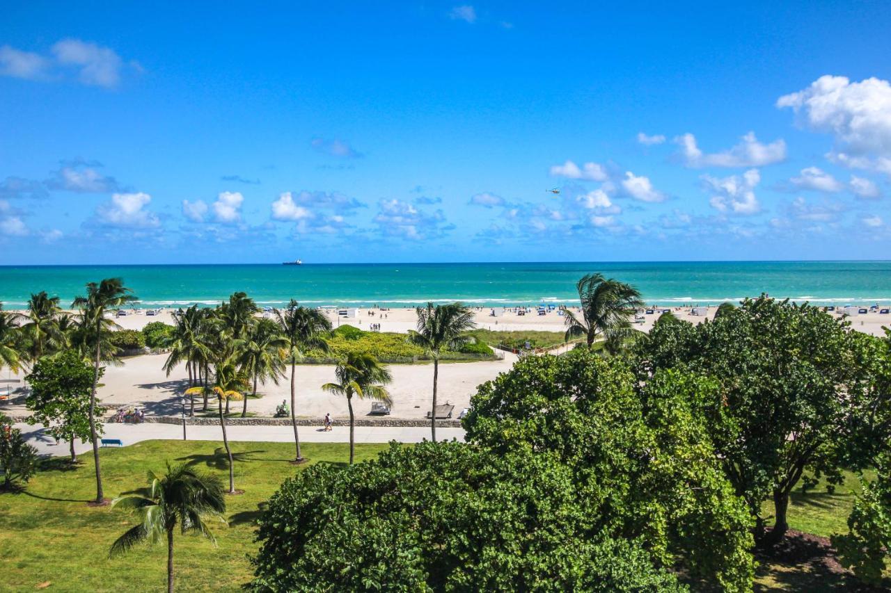 Ocean Drive With Rooftop Pool, South Beach, Miami Apartment