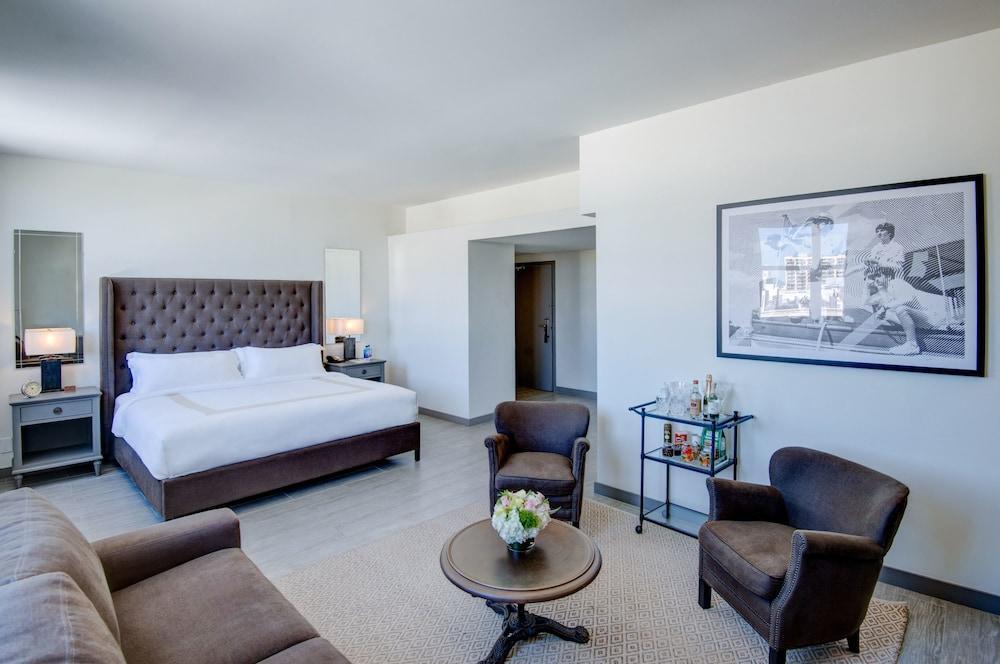 Clinton South Hotel