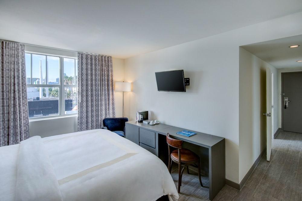 Clinton South Hotel 4*