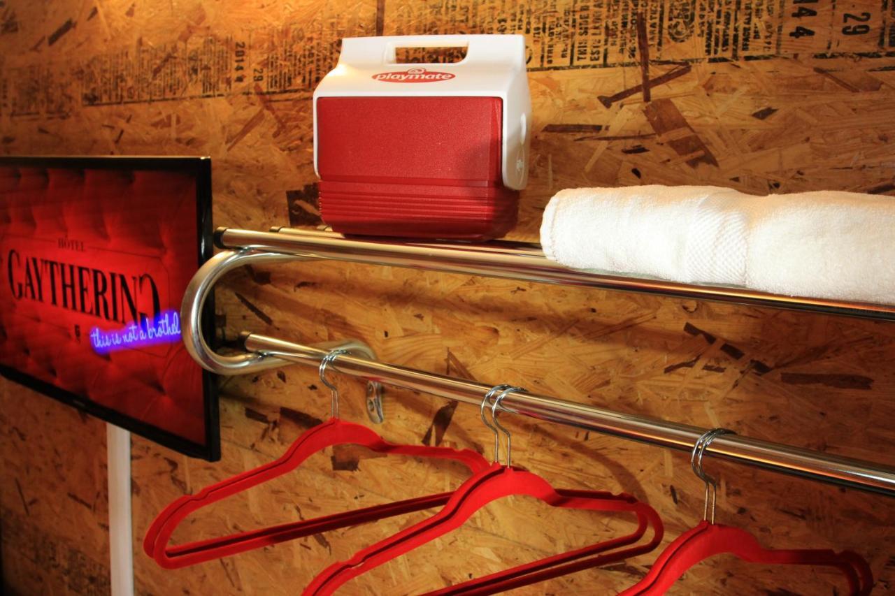 Gaythering - Gay - Adults Welcome Hotel 4*