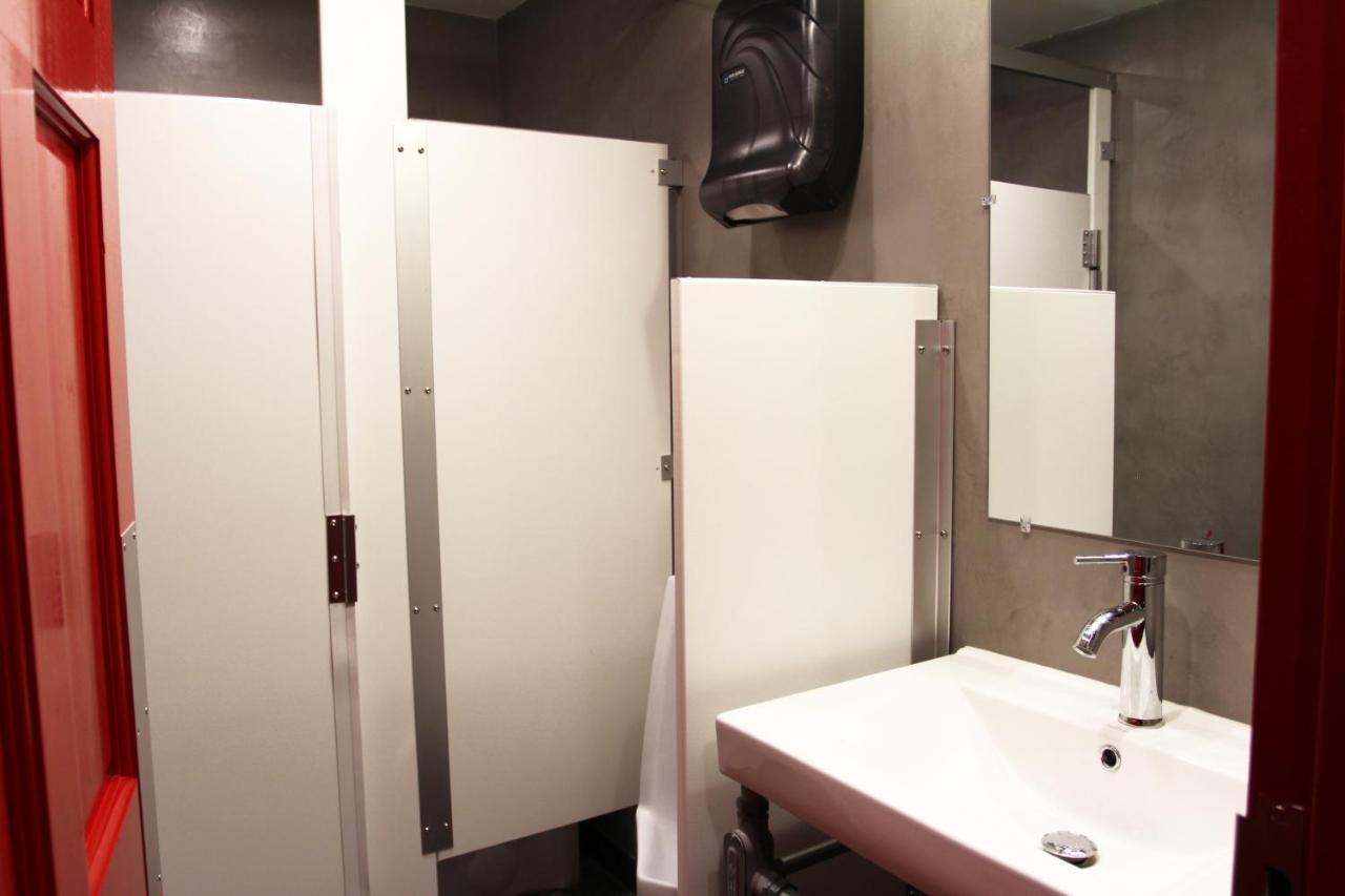 Gaythering - Gay - Adults Welcome 4*