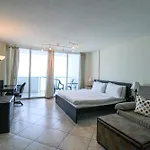 Castle 830 Oceanview Balcony Studio, Pool, Tennis, Free Parking