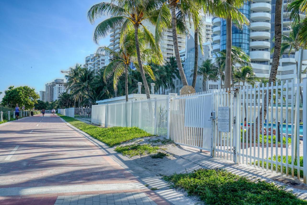 Deluxe And At The Casablanca Miami Beach