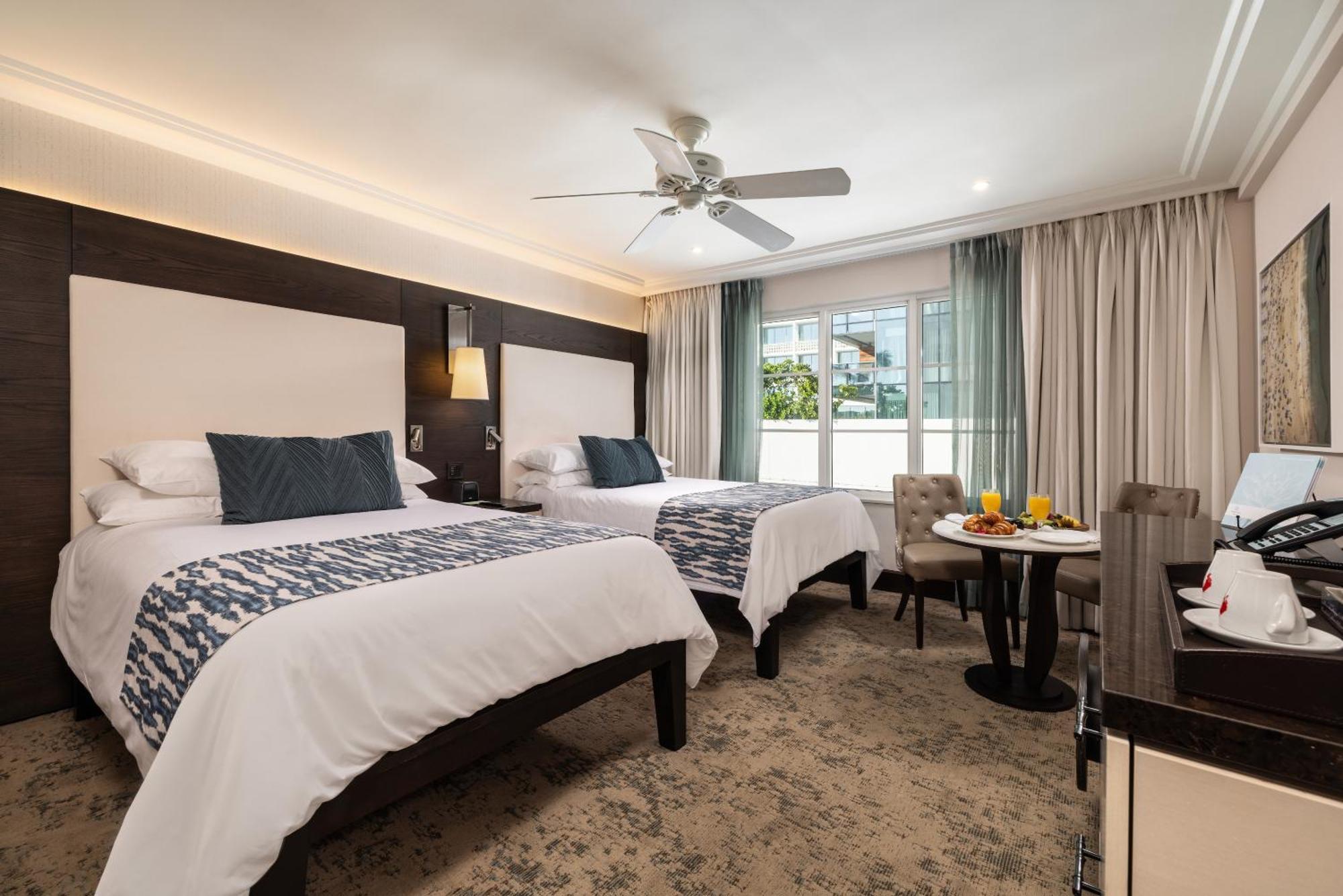 Hotel The Palms &