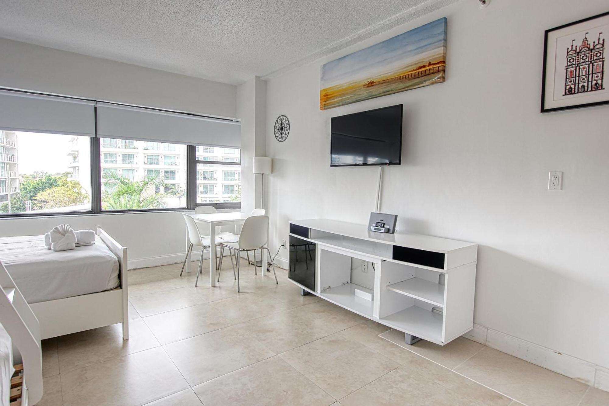 Deluxe And At The Casablanca Aparthotel Miami Beach