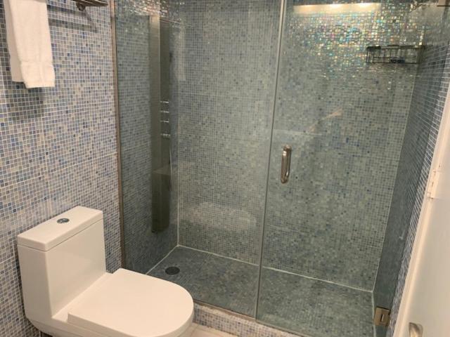 Romantic-5 Star-1br-oceanfront-balcony-south-beach Apartment *