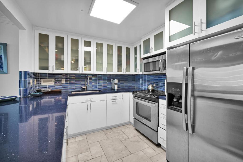 Romantic-5 Star-1br-oceanfront-balcony-south-beach Miami Beach