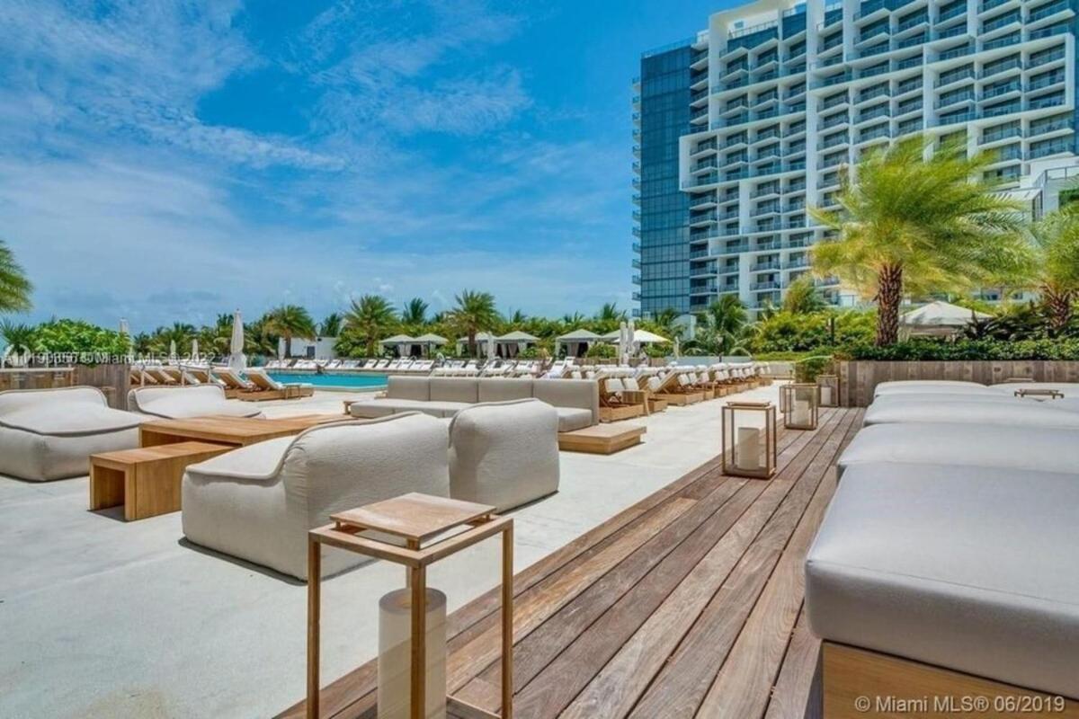 Apartment Romantic-5 Star-1br-oceanfront-balcony-south-beach