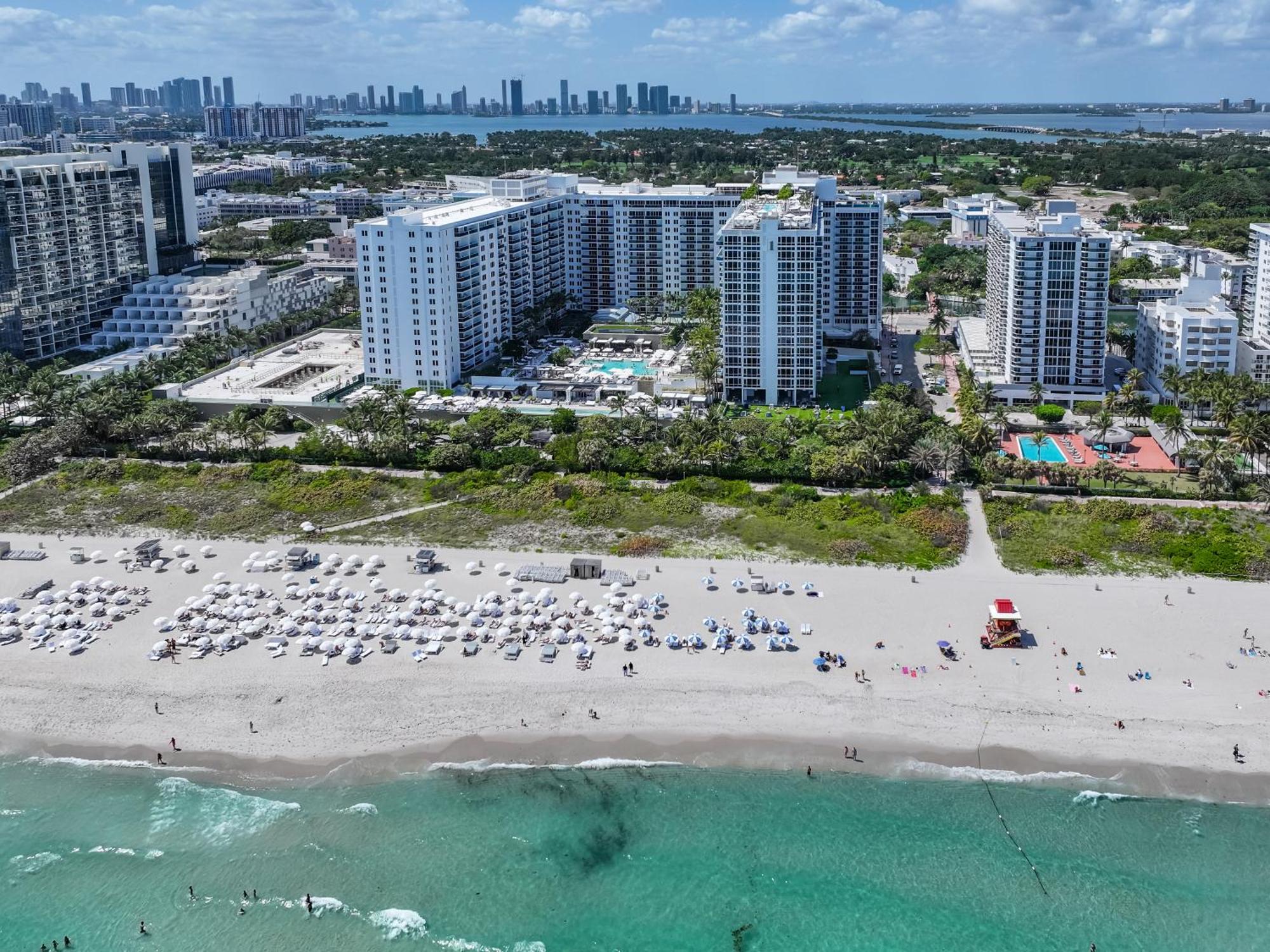 Apartment Romantic-5 Star-1br-oceanfront-balcony-south-beach Miami Beach