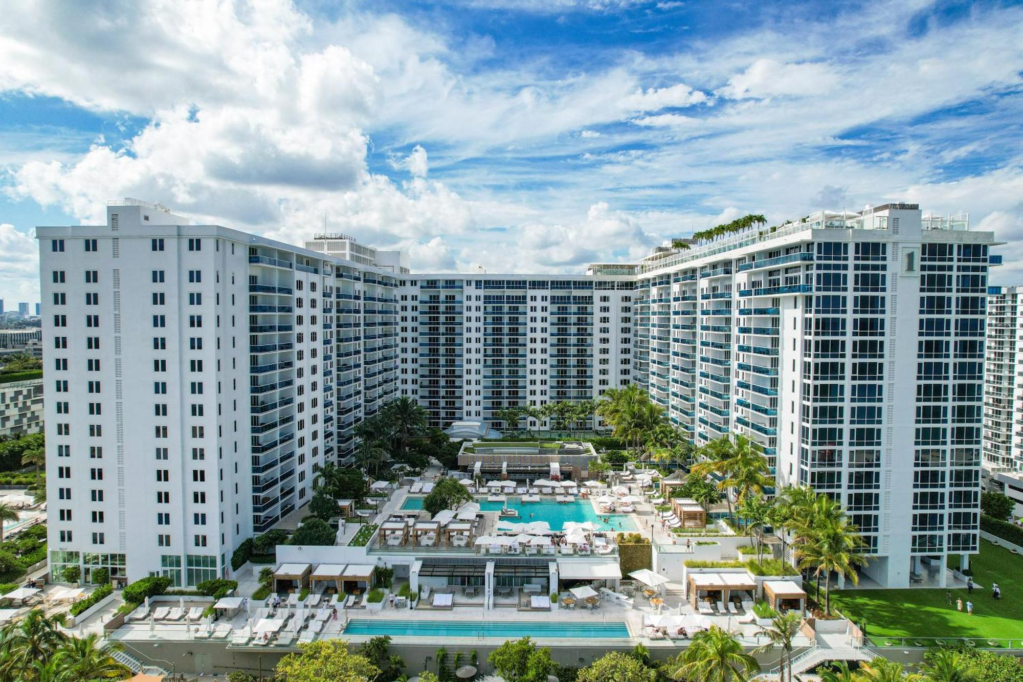 Romantic-5 Star-1br-oceanfront-balcony-south-beach Apartment