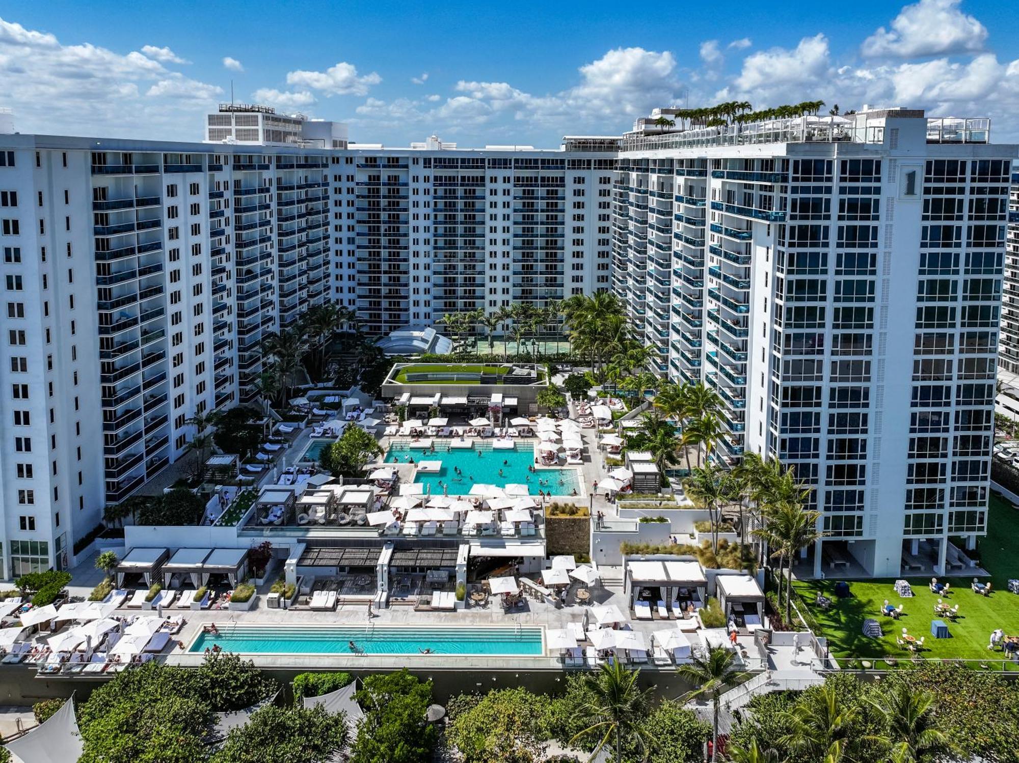 Romantic-5 Star-1br-oceanfront-balcony-south-beach *