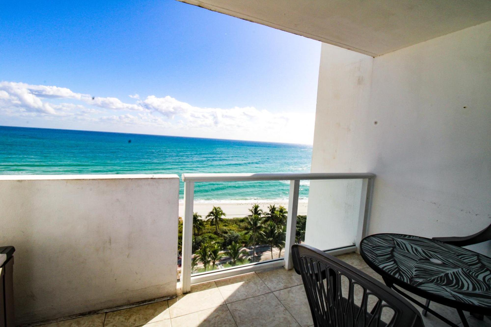 Castle 830 Oceanview Balcony Studio, Pool, Tennis, Free Parking * Miami Beach