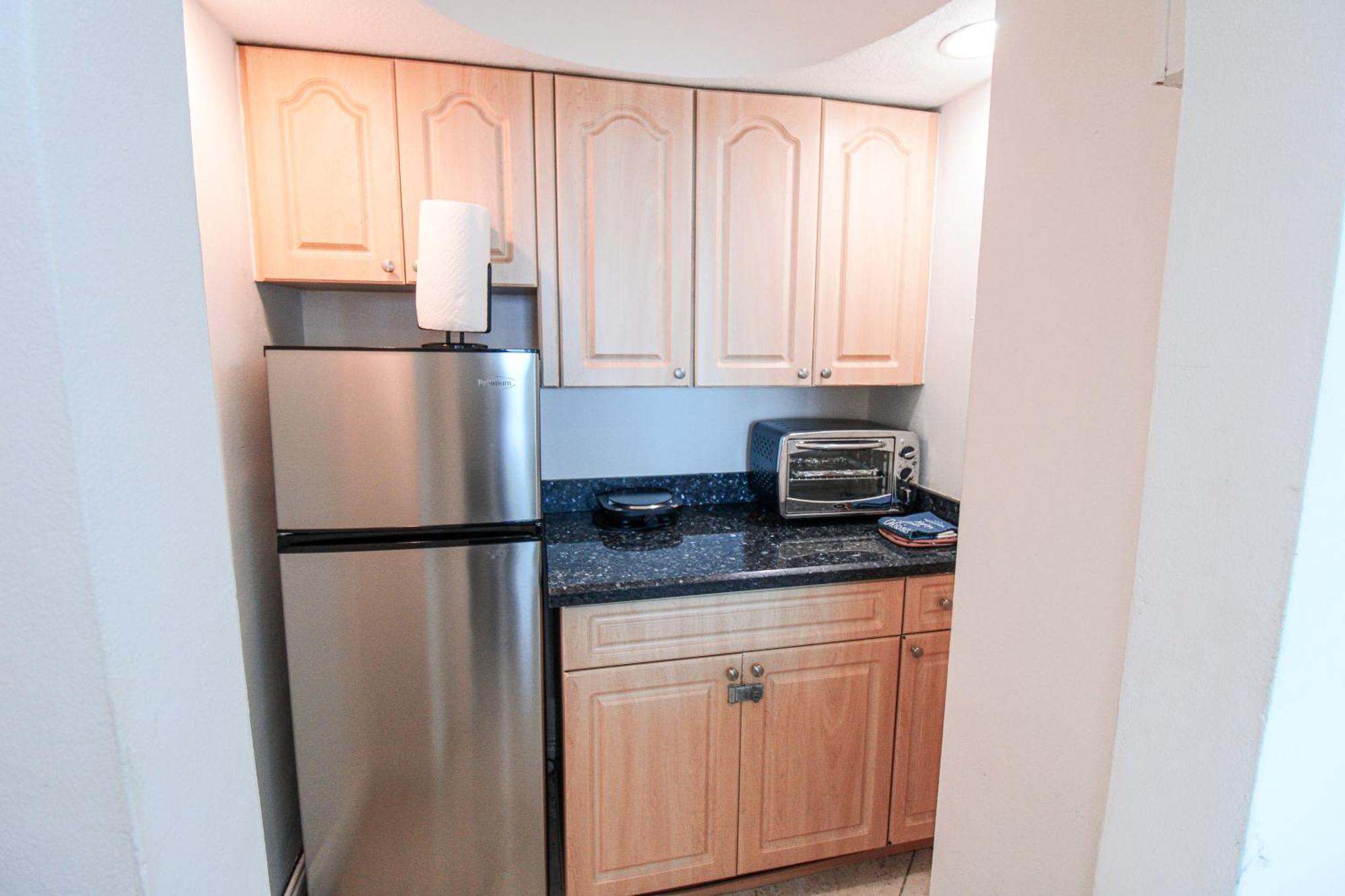 Castle 830 Oceanview Balcony Studio, Pool, Tennis, Free Parking *