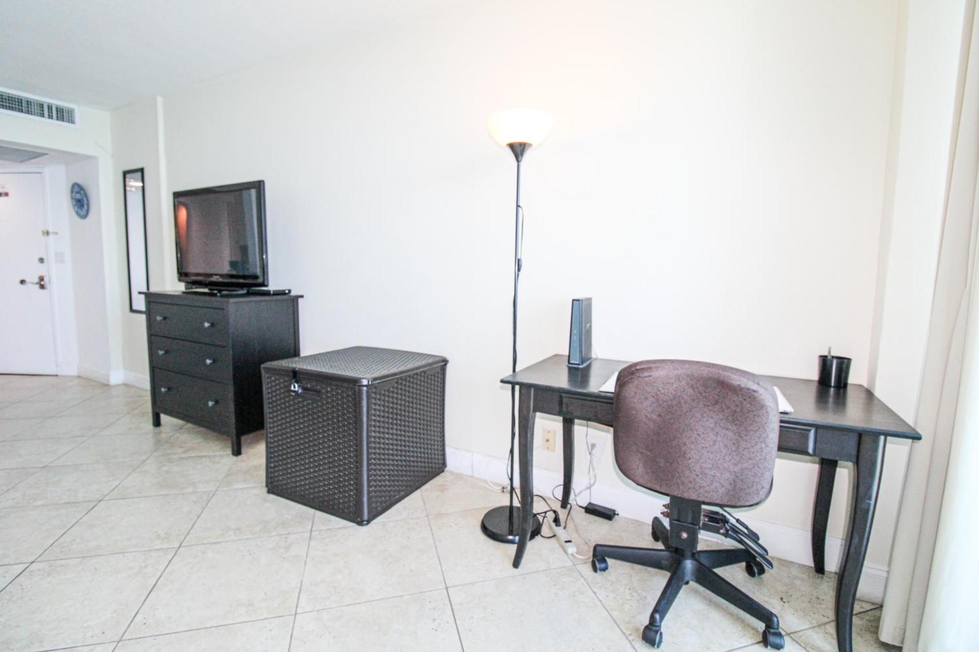Apartment Castle 830 Oceanview Balcony Studio, Pool, Tennis, Free Parking Miami Beach