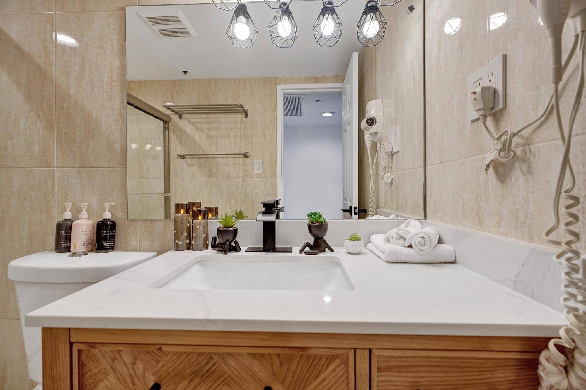 Chic 2-bedroom With Service & Gym / 1210 Apartment Miami Beach