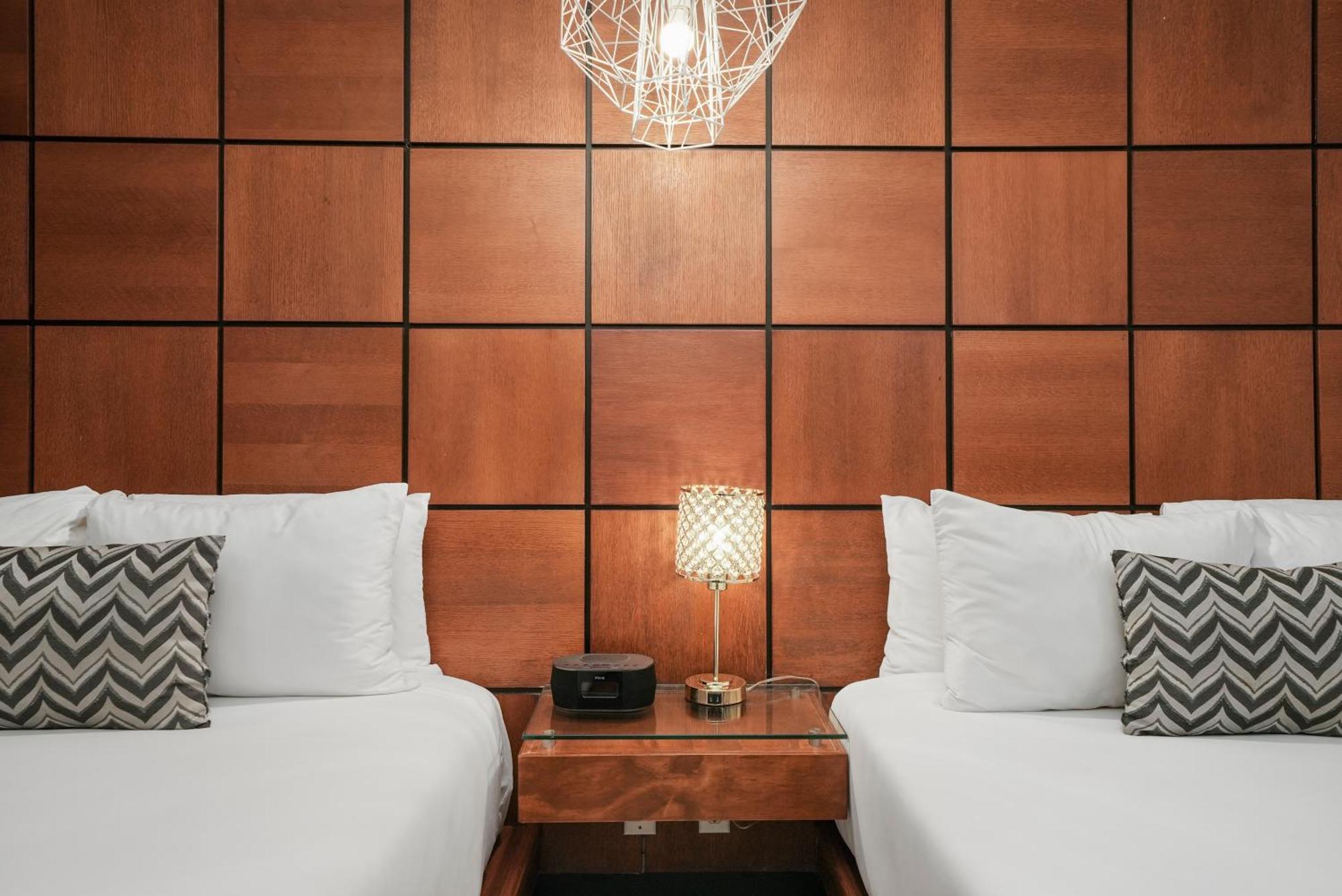 Chesterfield & Hotel 3*