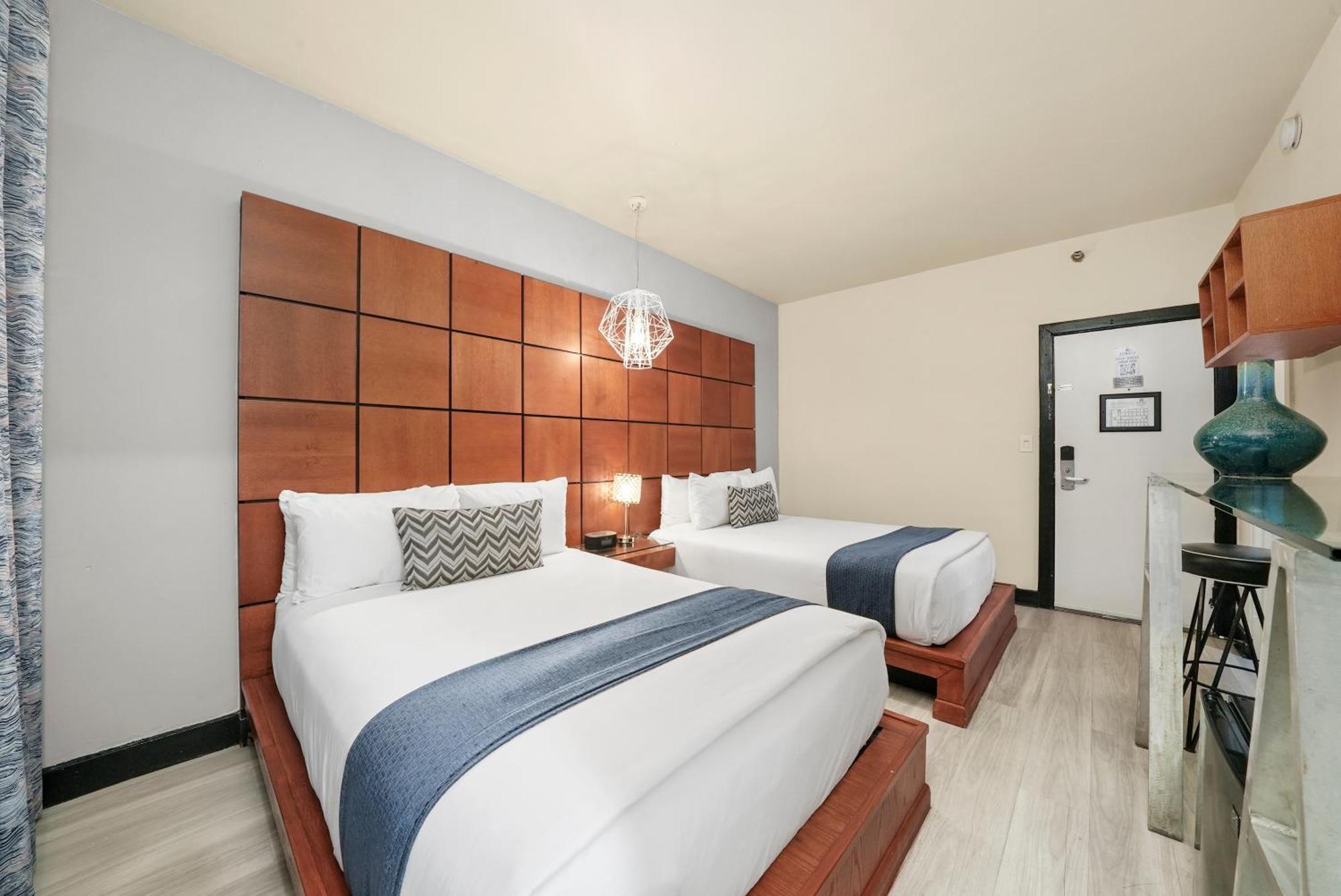 Chesterfield & Hotel 3*