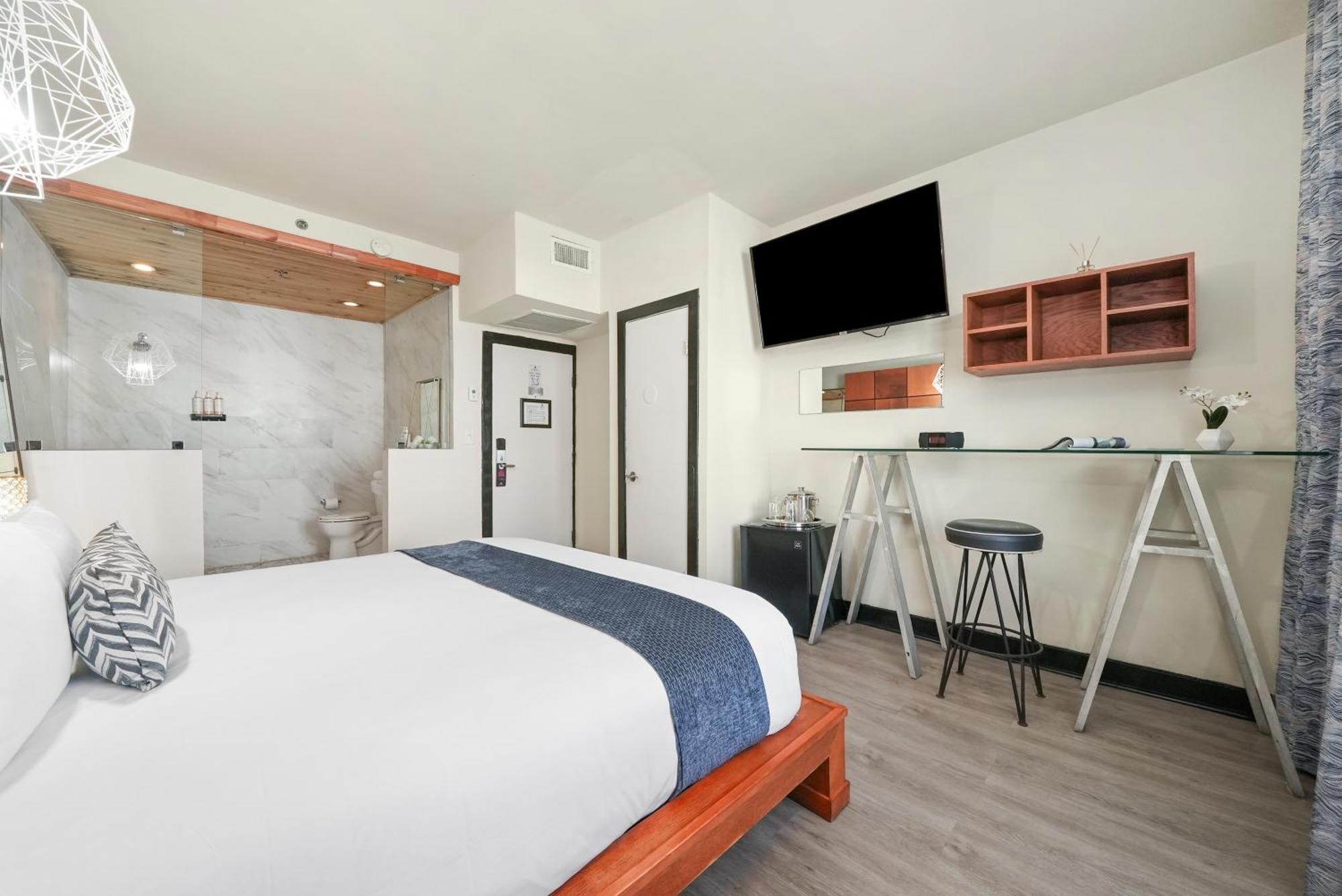 Chesterfield & Hotel