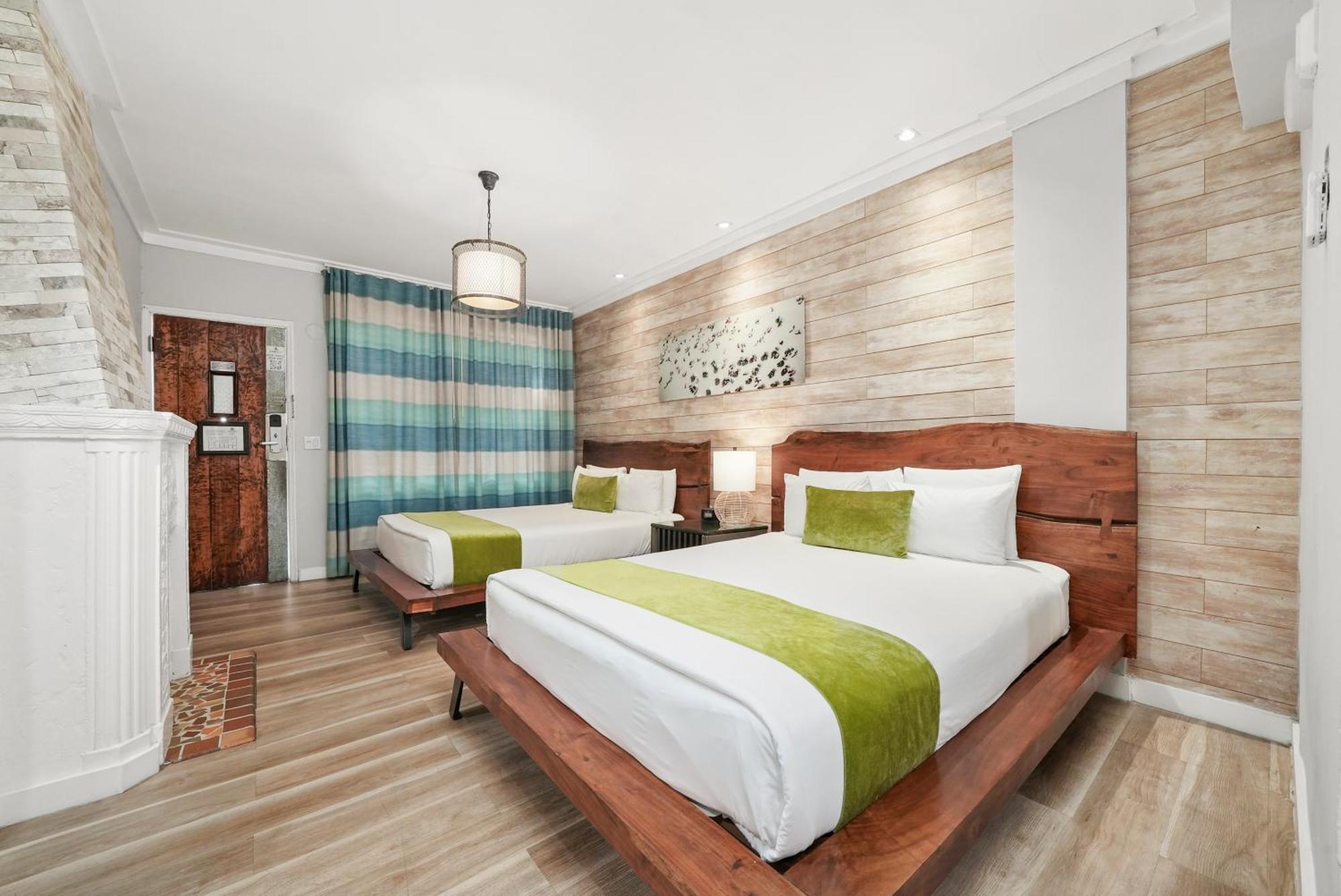 Chesterfield & Hotel 3*