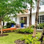 Tradewinds Apartment Hotel Miami Beach