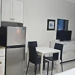 Miami Beachfront With Pool Wifi & Cheap Parking