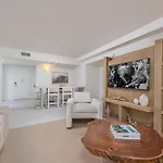 1 Hotel & Homes Private Luxury Suites