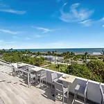 Stylish Studio In South Beach With Ocean Views