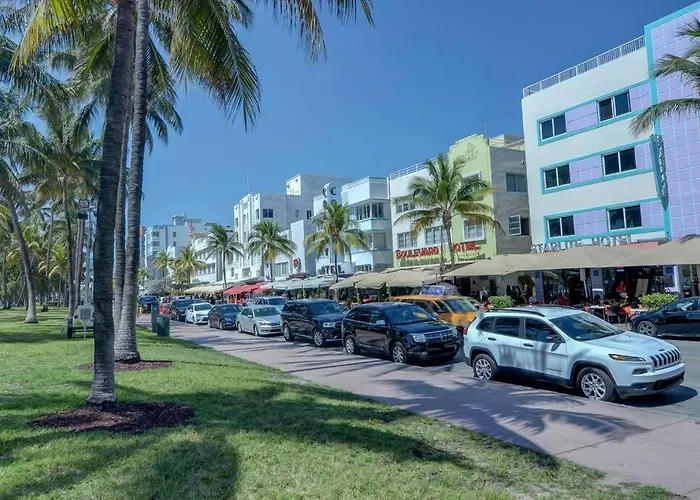 Oceanside Italian Luxury 2 Bedroom Apt With Free Parking