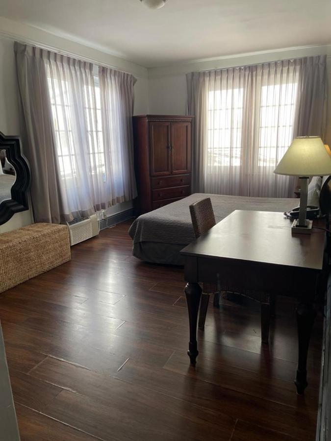 South Plaza Hotel