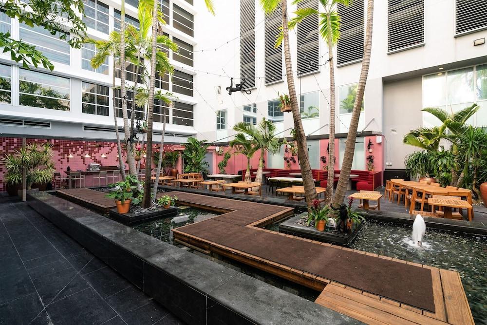 Hotel South 4*