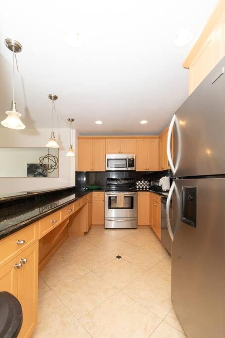 Apartamento Modern Oceanview - Steps To The Beach!