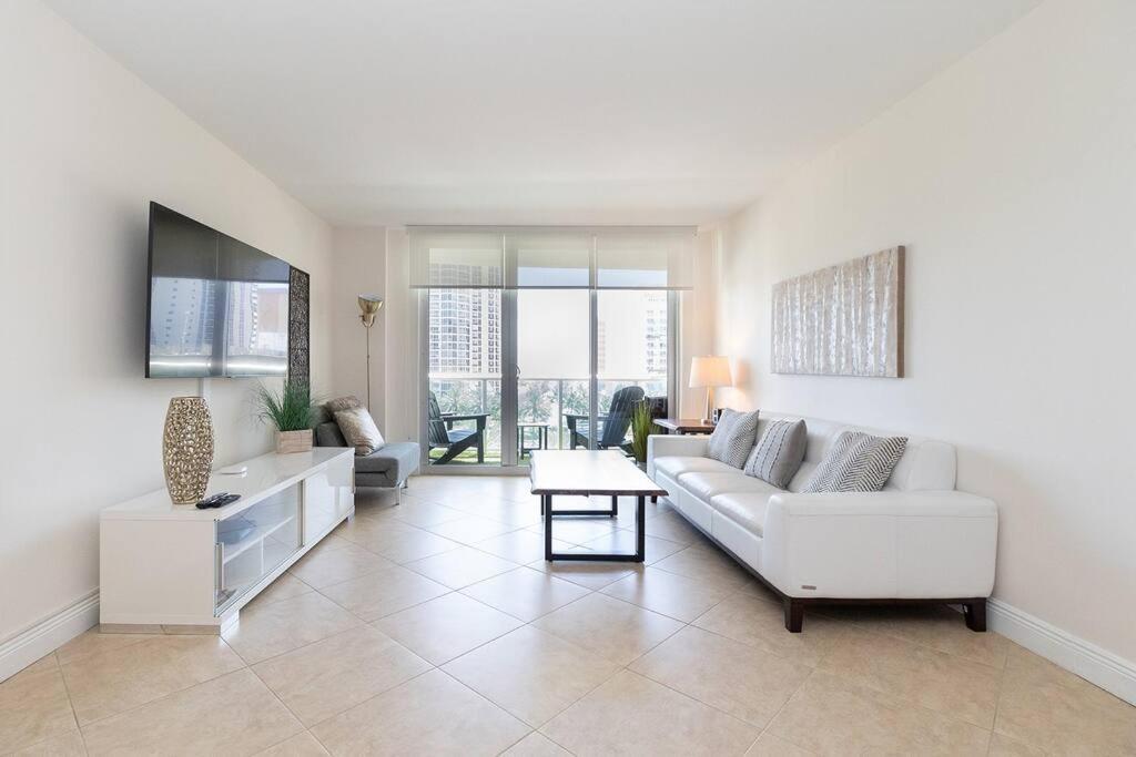 Apartamento Modern Oceanview - Steps To The Beach!