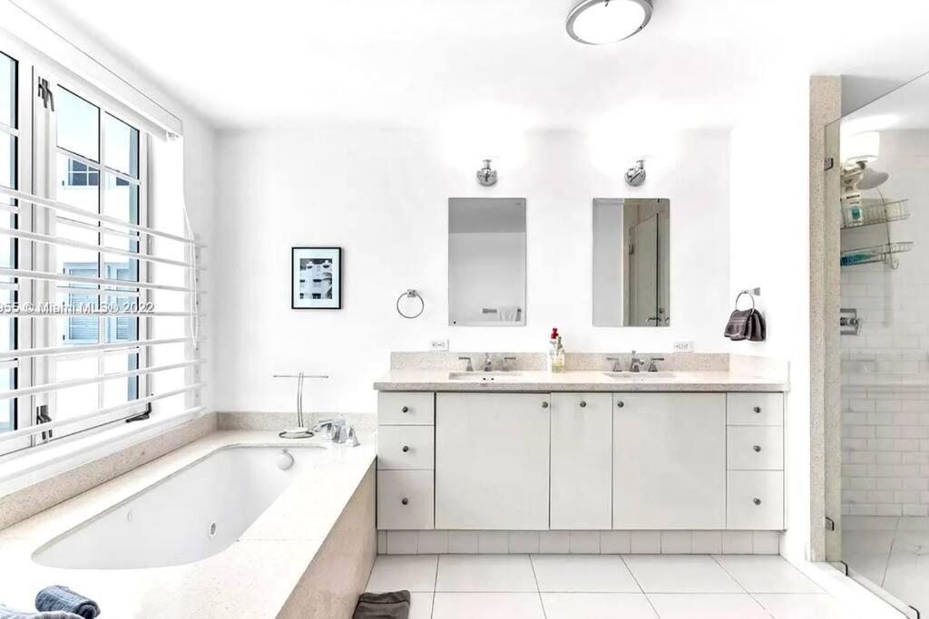 Wow! Location! Unit! New Renovated South Ocean Front Appartamento