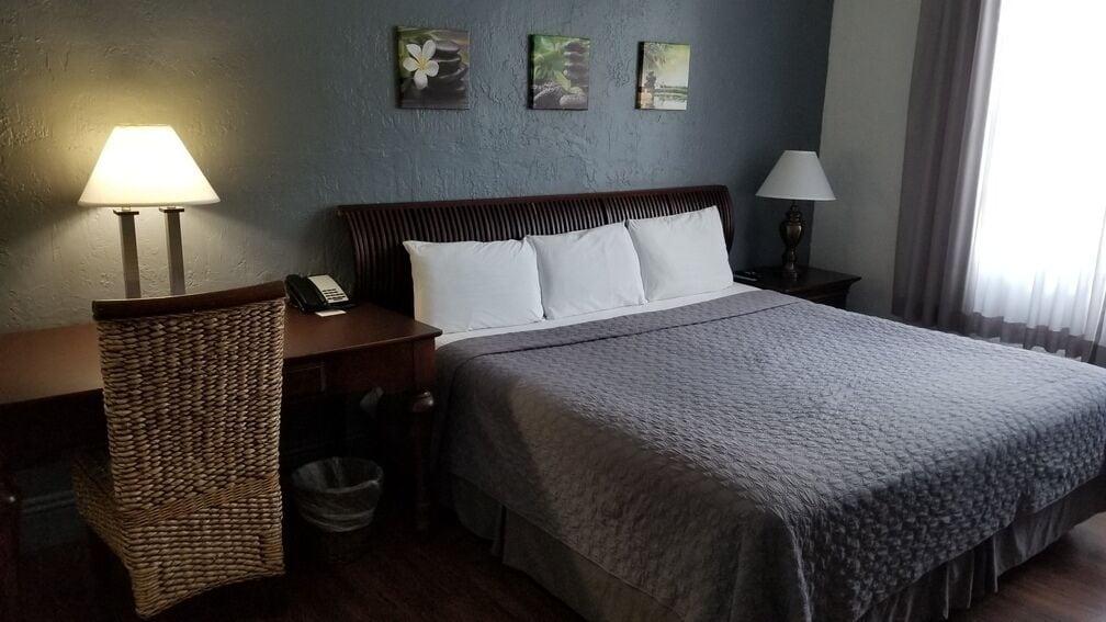 South Plaza Hotel