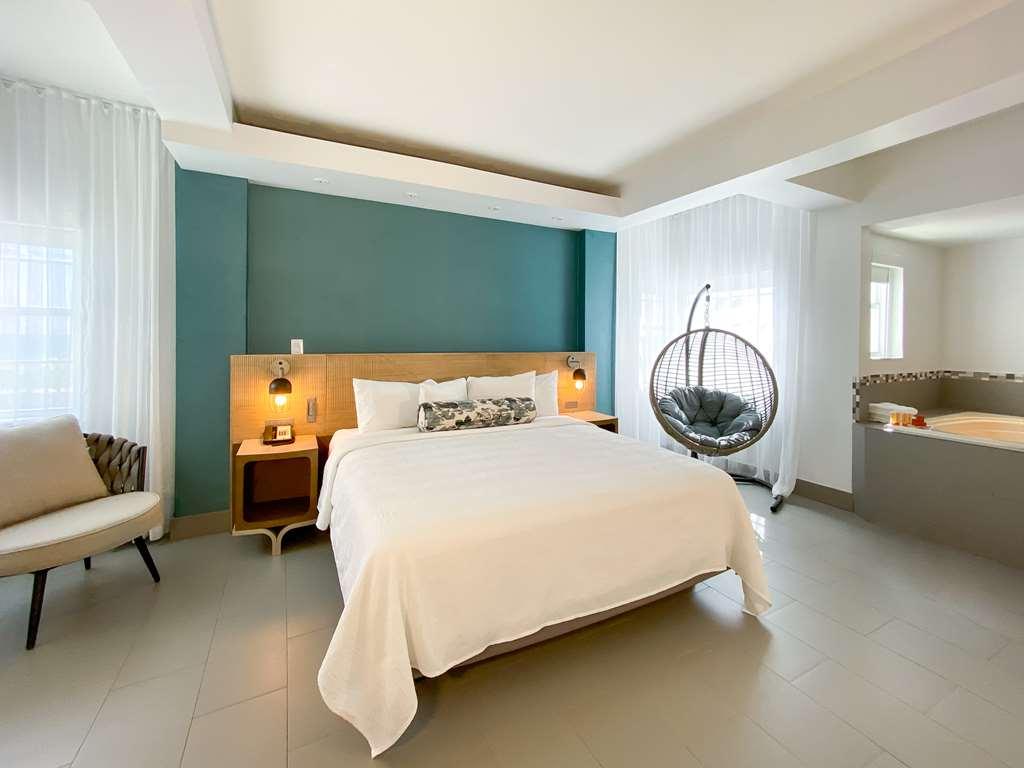 Hotel Marseilles Beachfront 4*