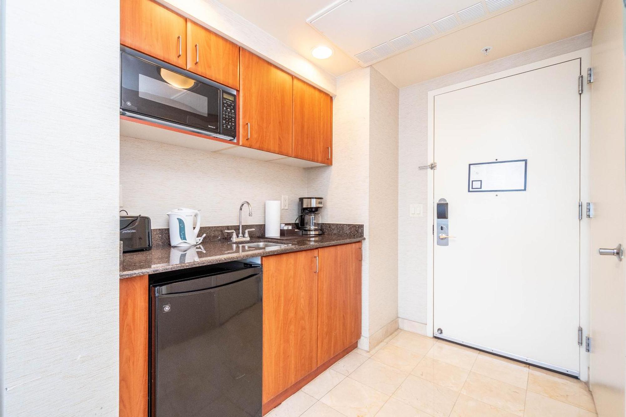 Trump Intl 2 Bedroom 1600 Sf Ocean And Bay View Apartment *