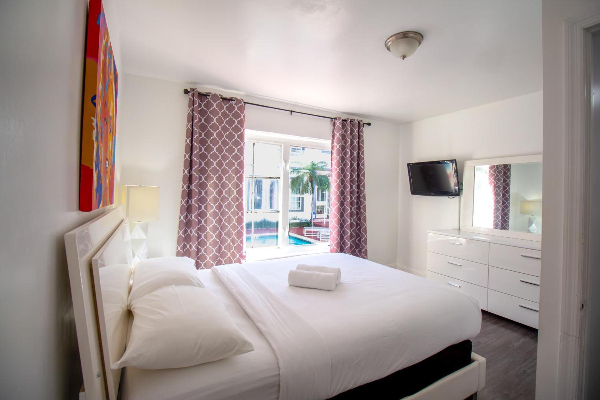 Courtyard Part Of The Oasis Casita Collection Apartment Miami Beach