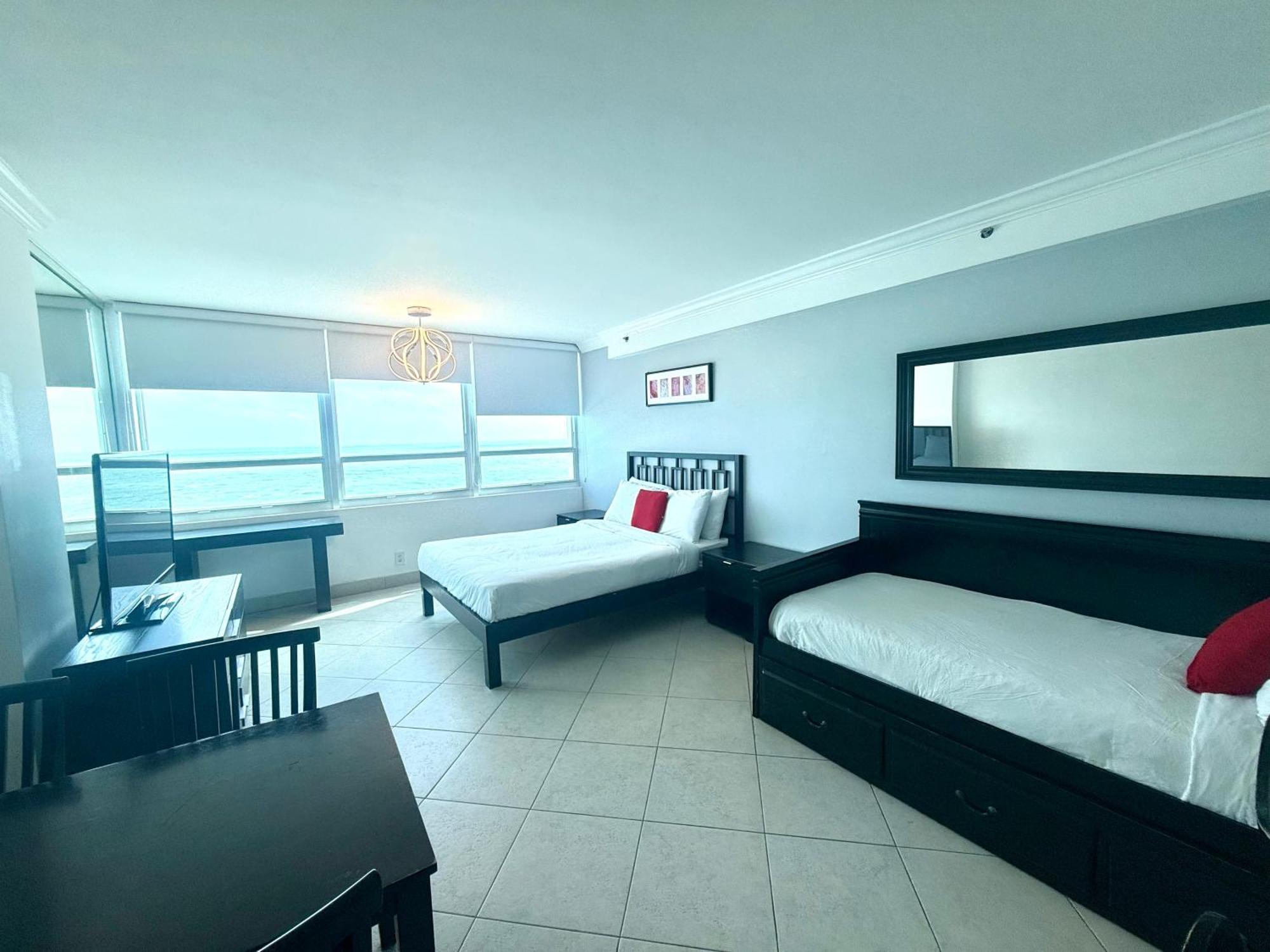 Castle 732 Ocean View With Pool, Tennis, Access, Free Parking * Miami Beach