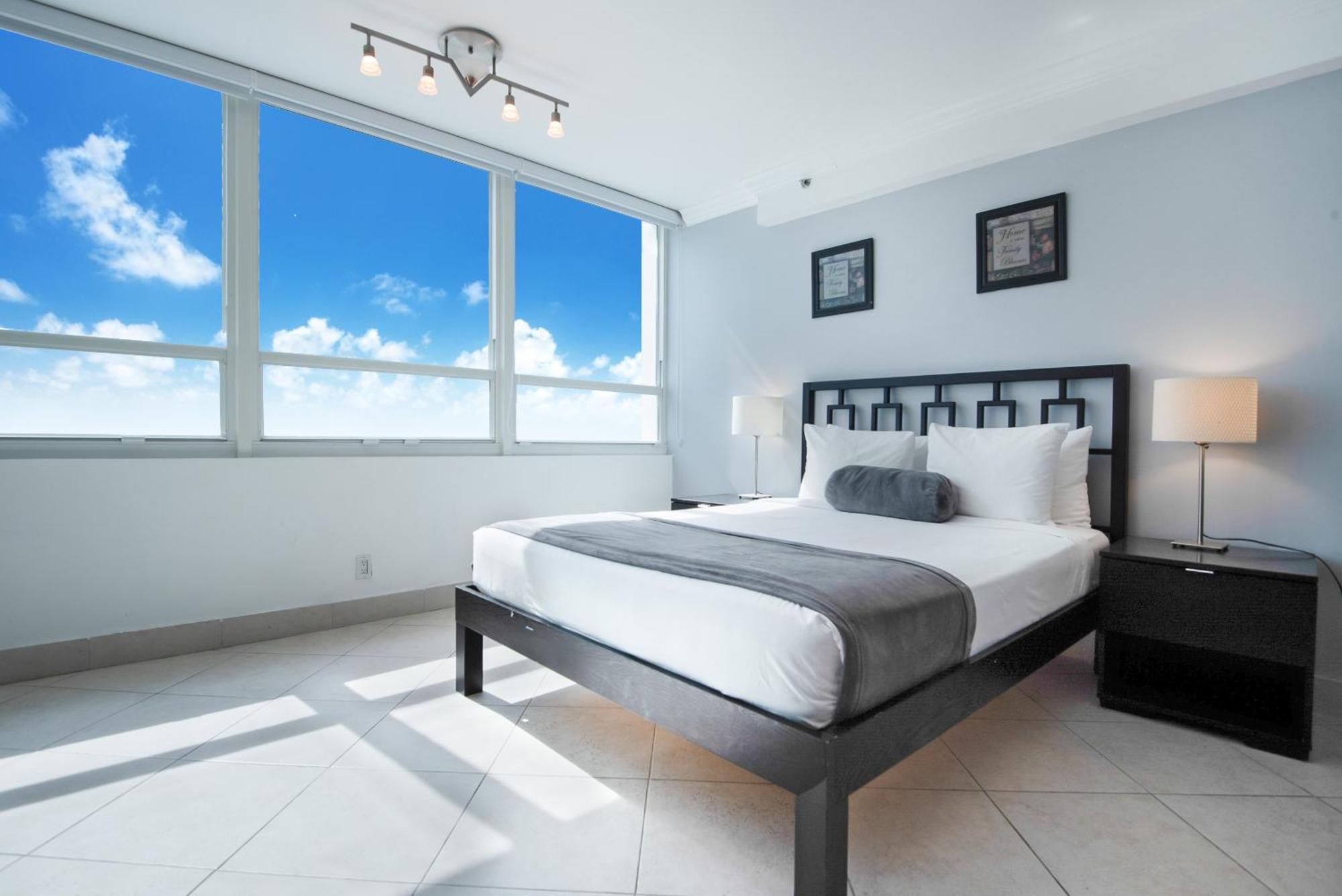 Castle 732 Ocean View With Pool, Tennis, Access, Free Parking Holiday home Miami Beach
