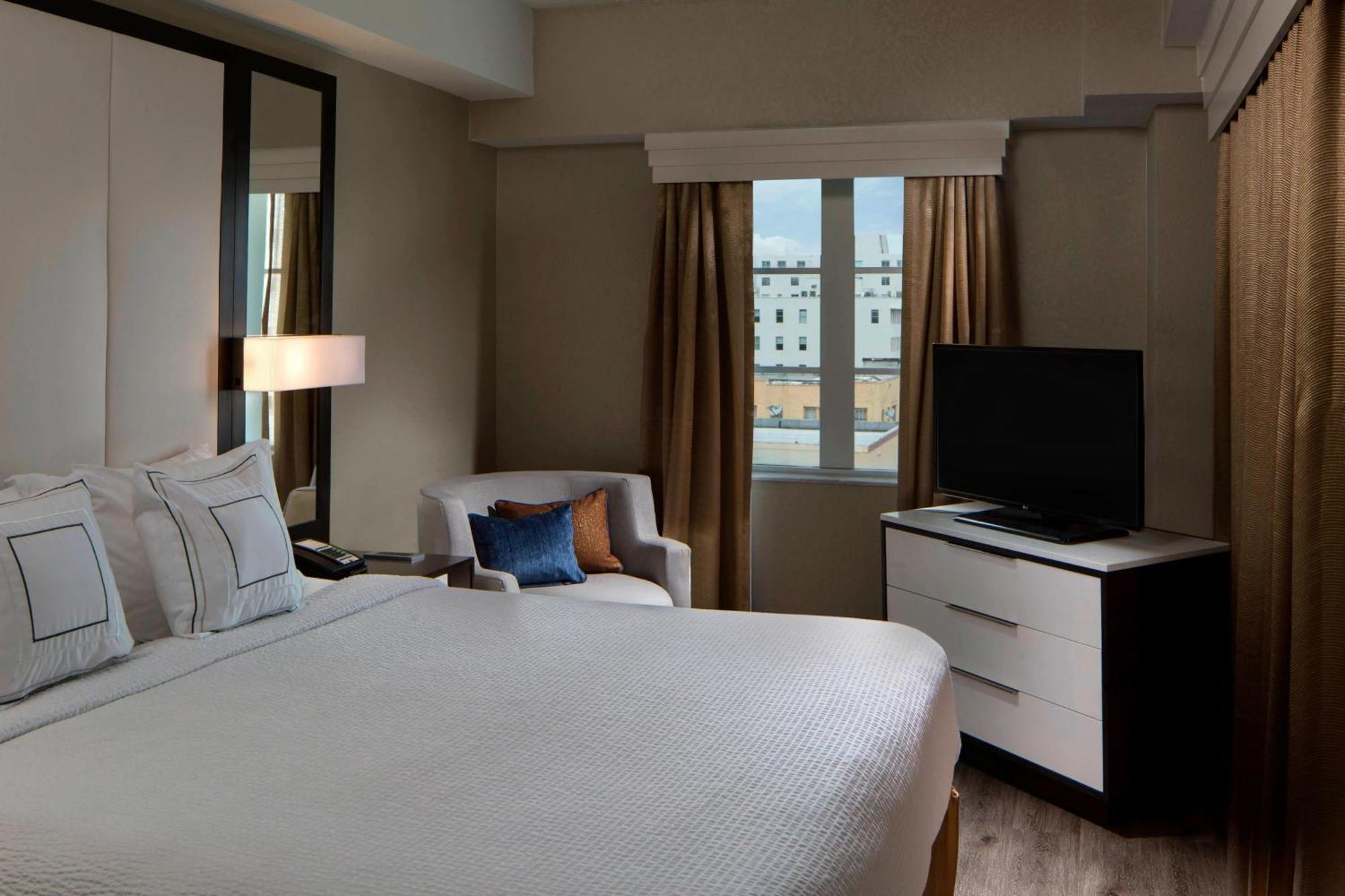 Courtyard Miami South 3*