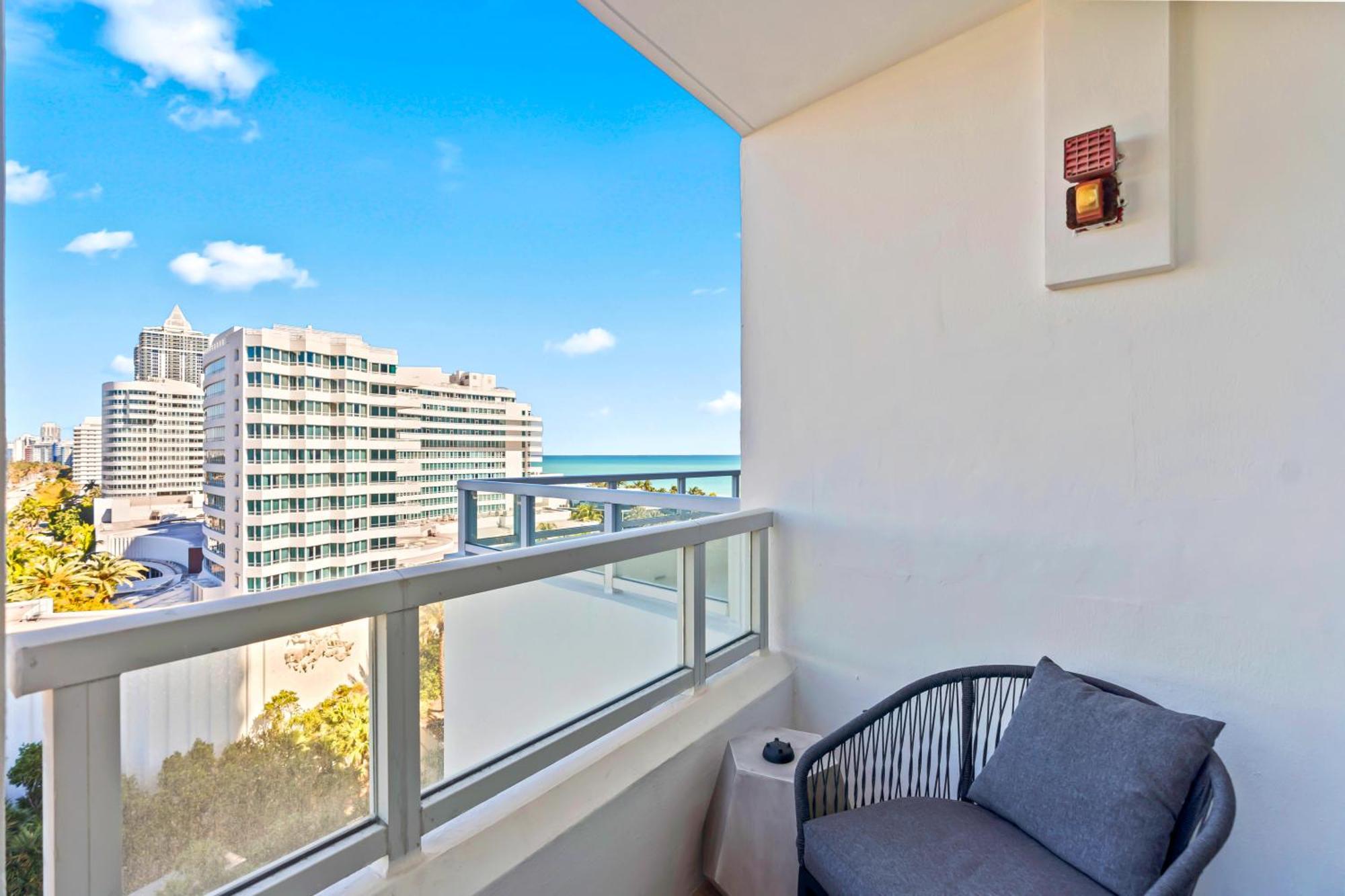 Luxury At Tresor Miami Apartment