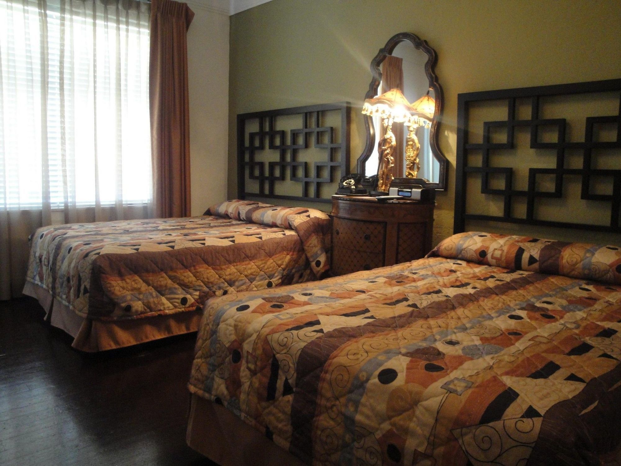 South Plaza Hotel 3*