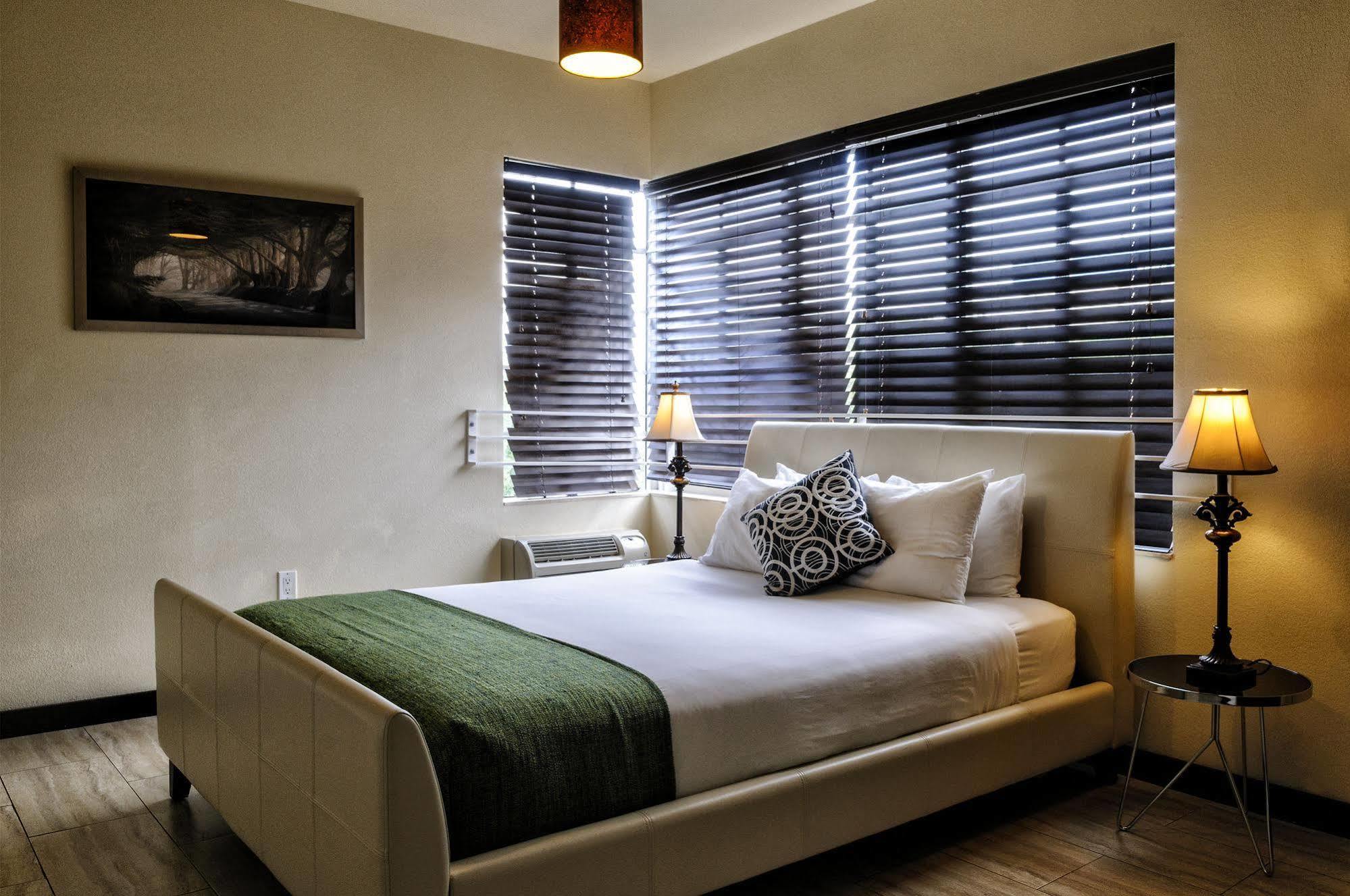 Hotel Tradewinds Miami 3*
